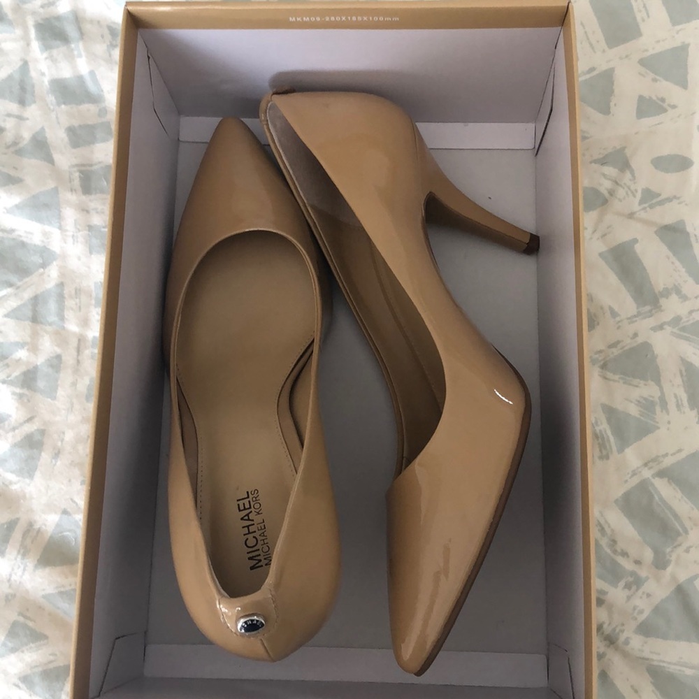 MK Nude Patent Leather Pumps